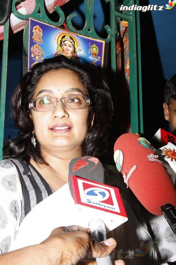 Actress Kanaka Meets the Press